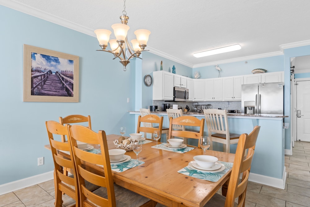 Twin Palms by Book That Condo