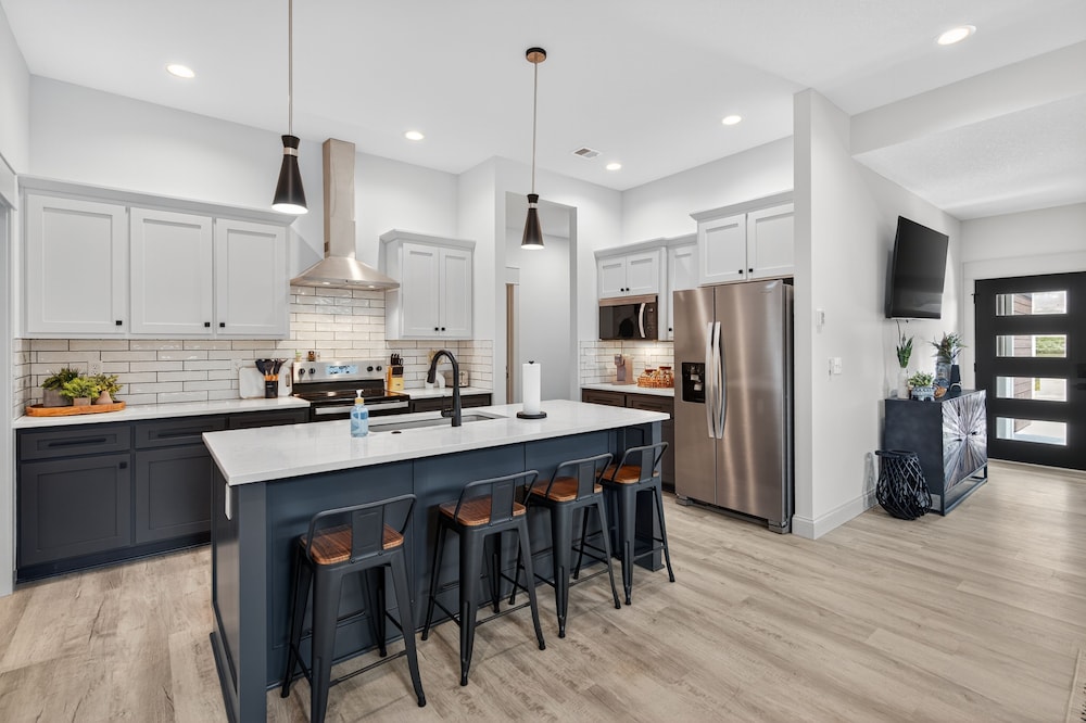 Plush & Roomy - Perfect For All Ages Near Ku & Kc 3 Bedroom Duplex