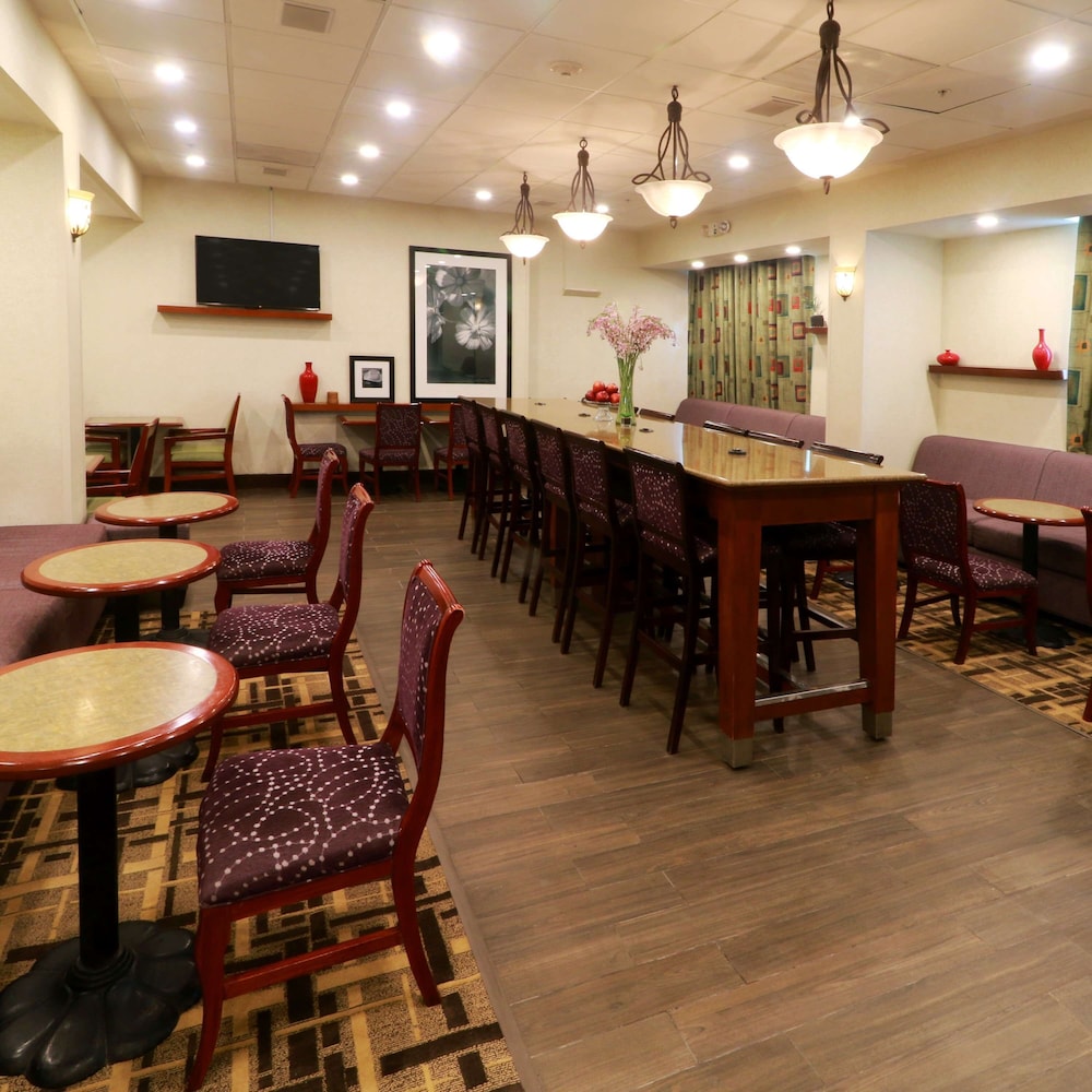 Reynosa Vacations - Hampton Inn by Hilton Reynosa/Zona Industrial - Property Image 9