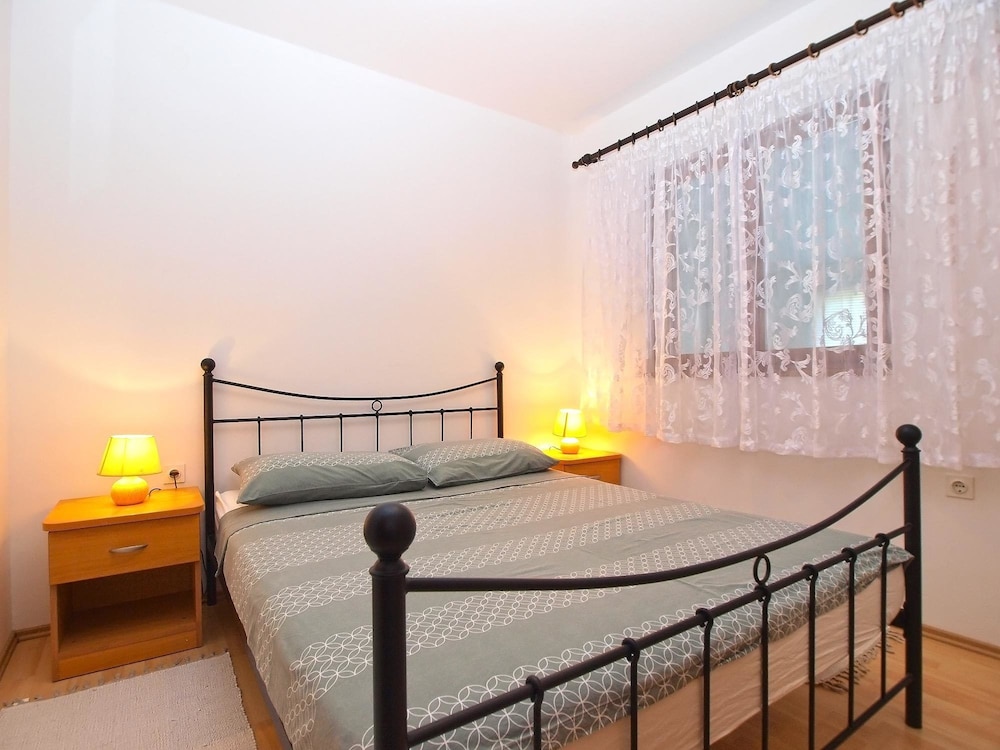 Apartment 1407 view 5
