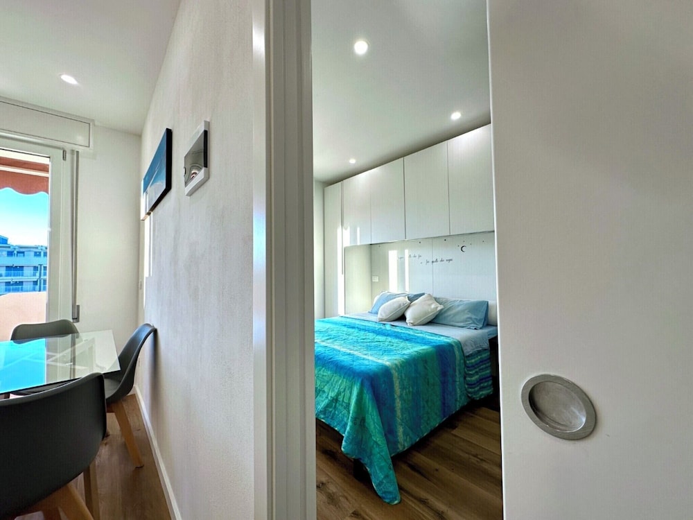 Renovated Apartment With Balcony