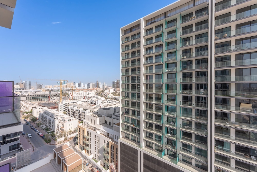 Gorgeous 1 Bedroom in Binghatti House and Sleeps 4