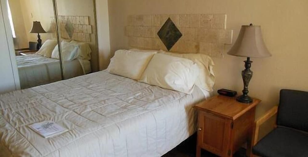 Dickinson Vacations - 1026 Oasis Inn - Property Image 5