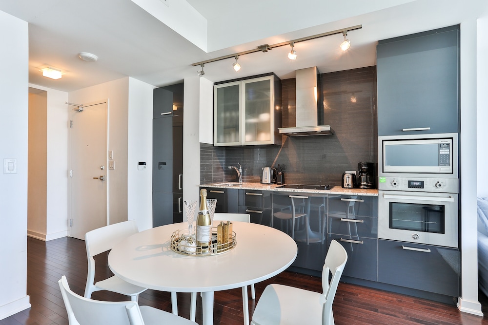 Brilliant High-Rise 2 Bed and Parking - Image 5