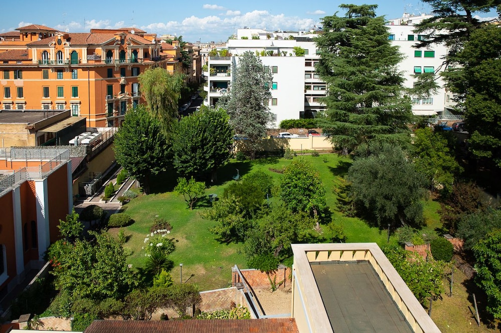Room in Rome Isole