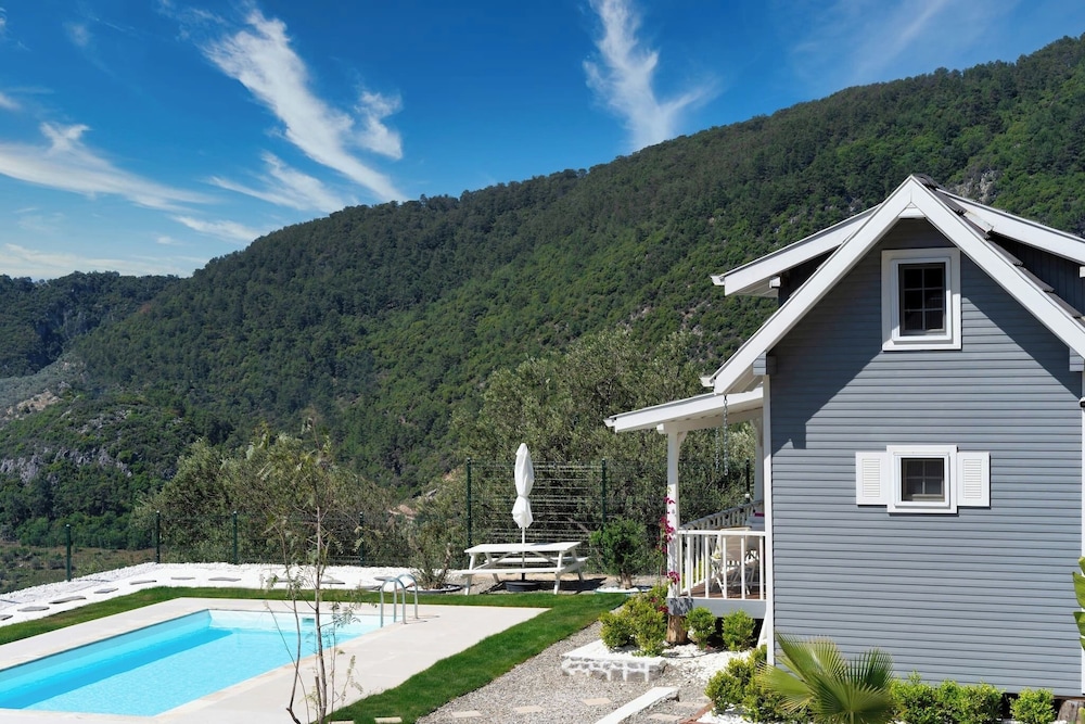 The Box House & Seaview & Private Pool