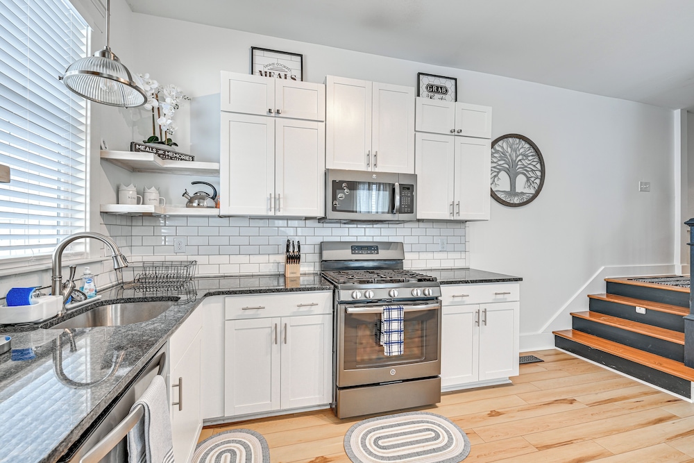 Family-friendly Louisville Gem: Prime Location!