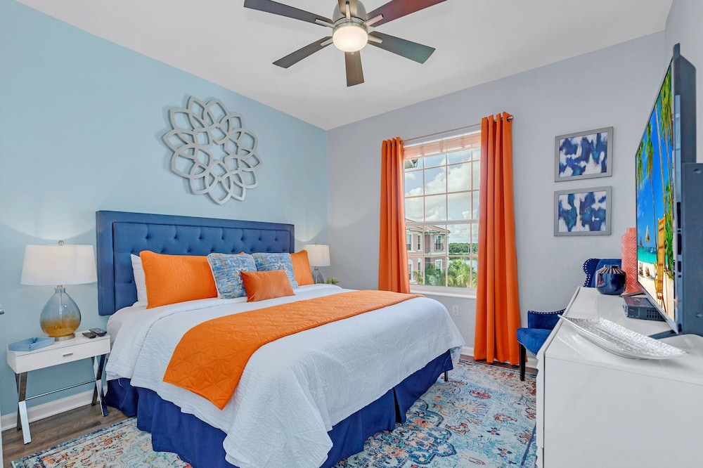 Condo w/ Prime View of Lake, Pool & Fireworks!