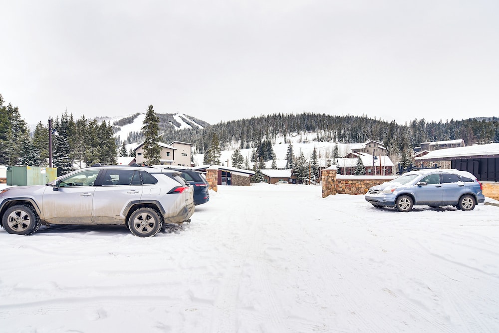 Walk to Winter Park Resort: Condo w/ Hot Tub!