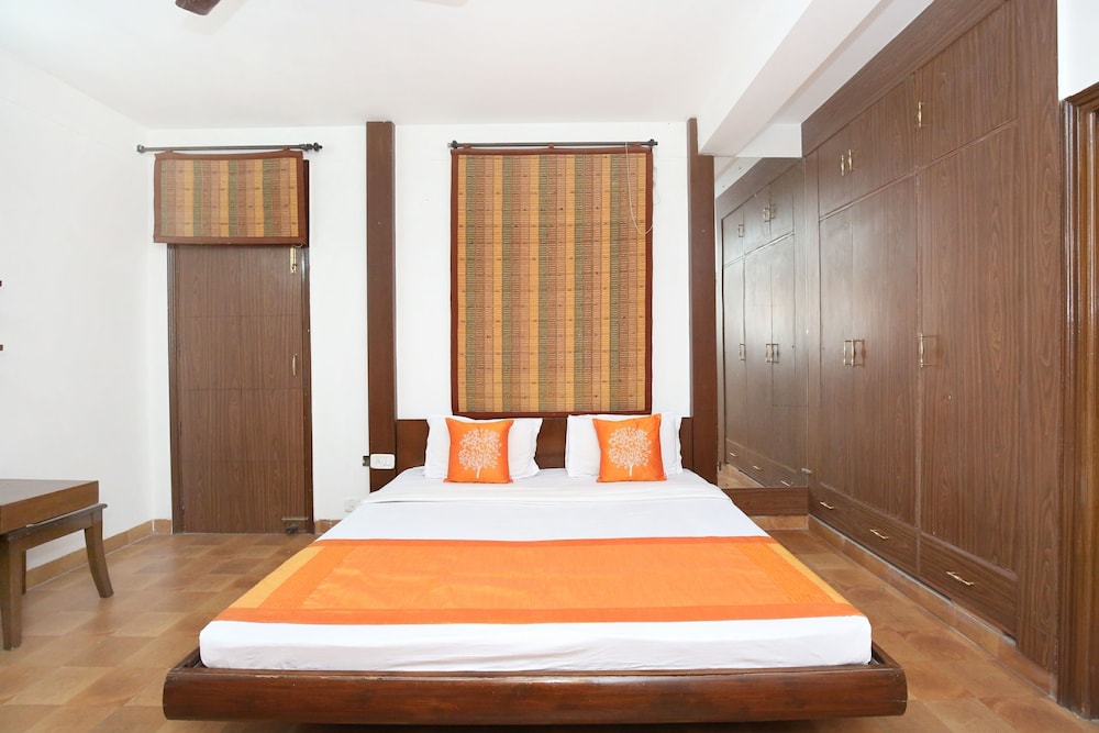 OYO 10976 Home Cheerful 2BHK Scenic Barog