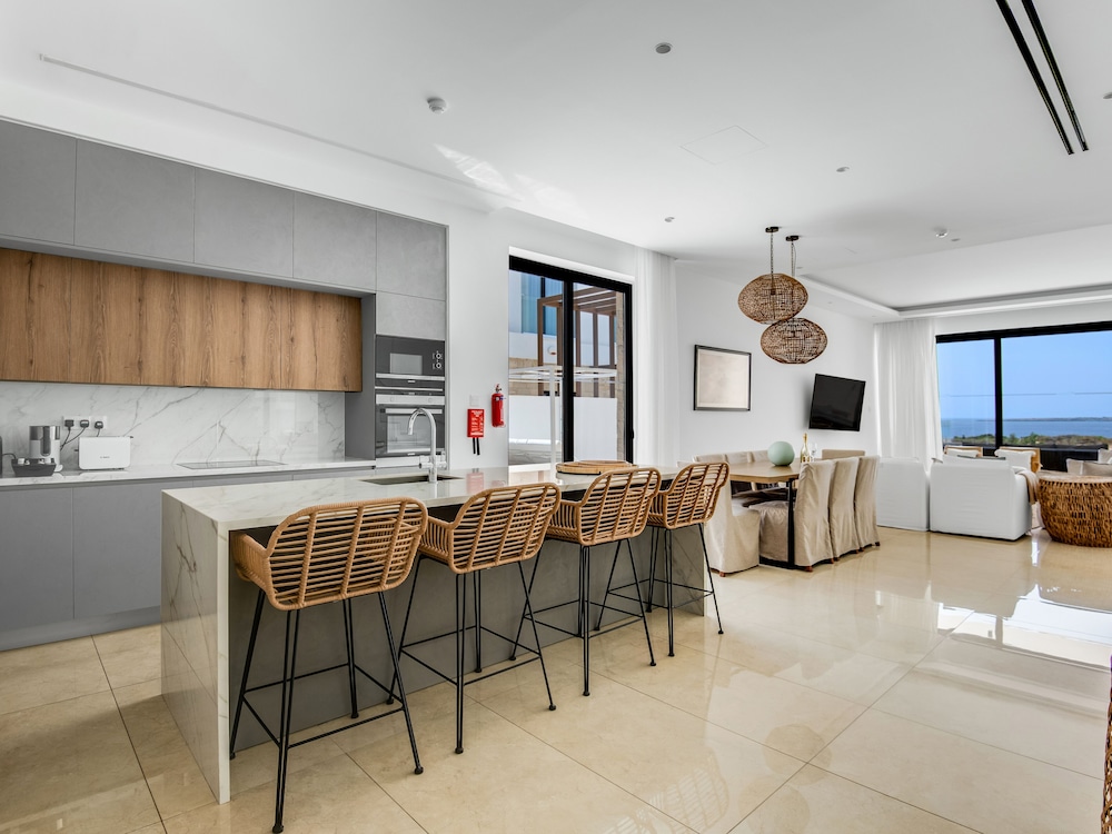 Sanders Konnos Bay Aphrodite - Exquisite 6-bedroom Villa On the Beach Front