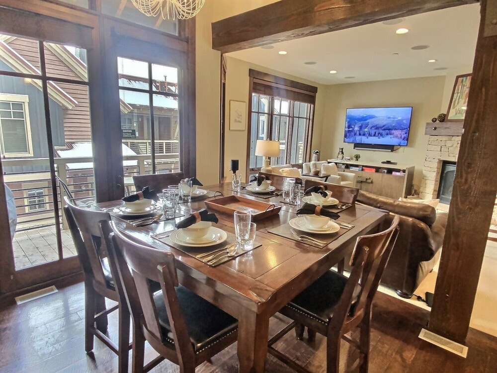 Ski Ya Soon At Silver Star! 2 Bedroom Condo