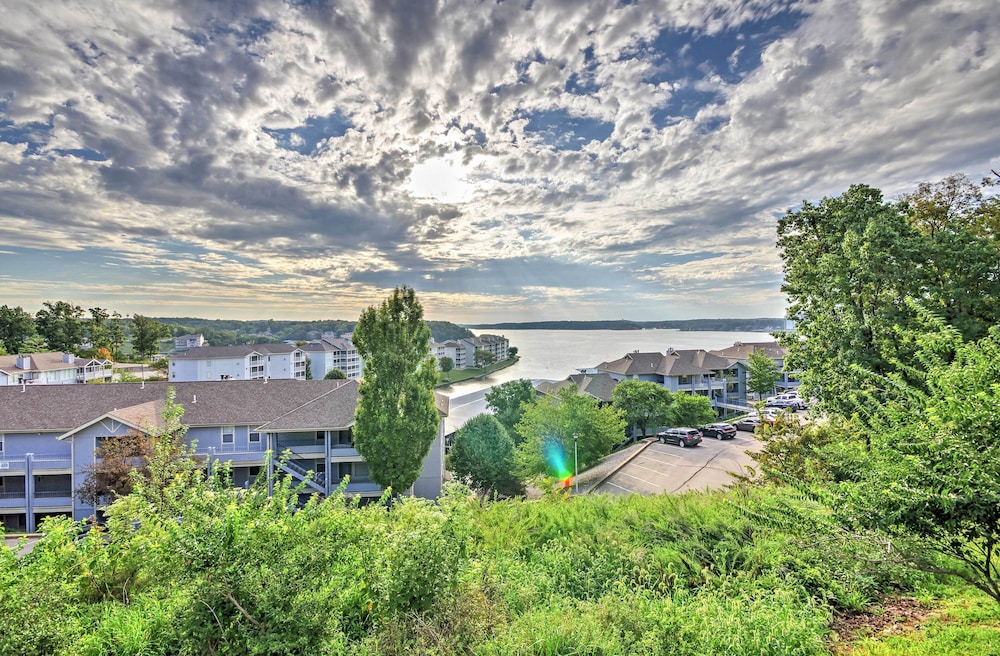 Luxe Lakeside Regatta Bay Getaway w/ Pool Access!