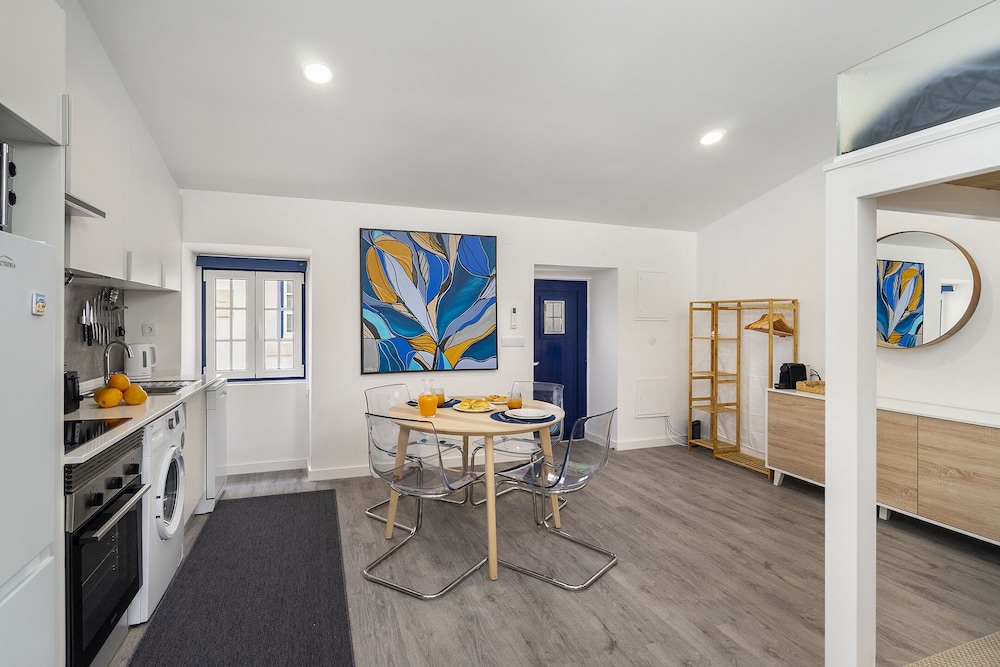 Urban Escape: 1-Br W/Mezzanine Near Campo Ourique