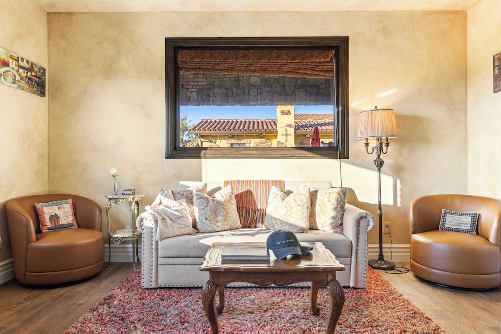 2 Homes in Bella Vista Rd by Avantstay Sleeps 8, Vineyard Views, Patios & Fireplace in Temecula Wine Trail