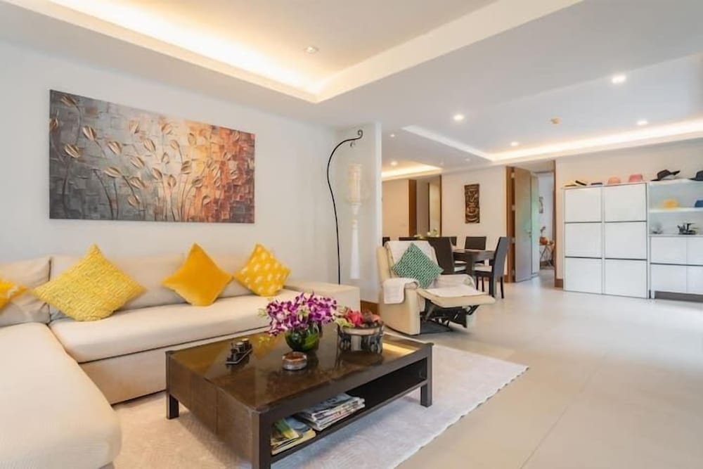 Elegant Beachfront 3BR Condo at Pearl of Naithon