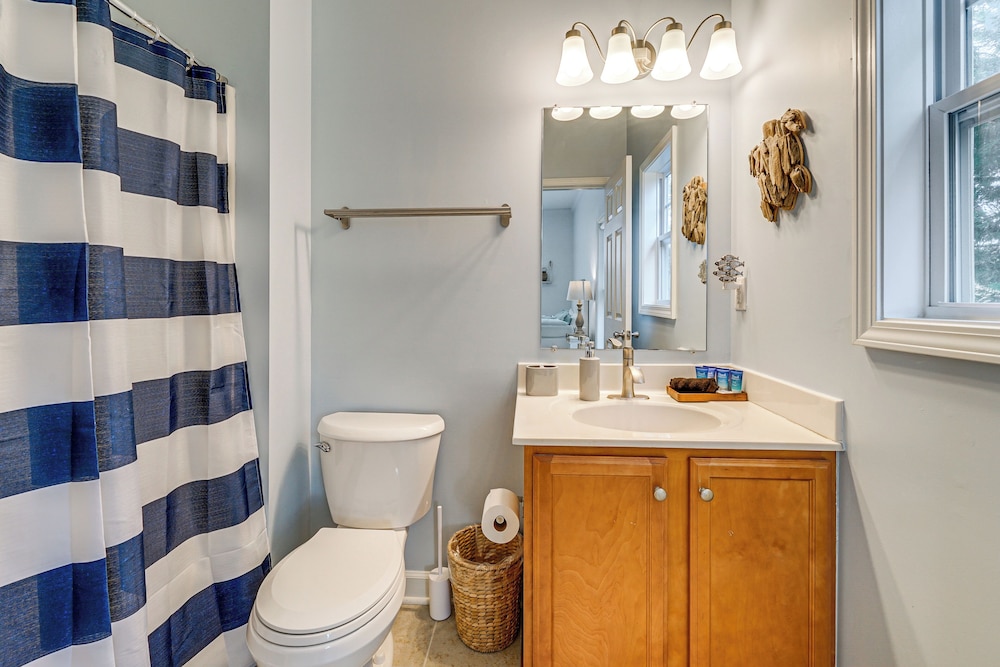4 Mi to Ocean: Modern Townhome in Wilmington!