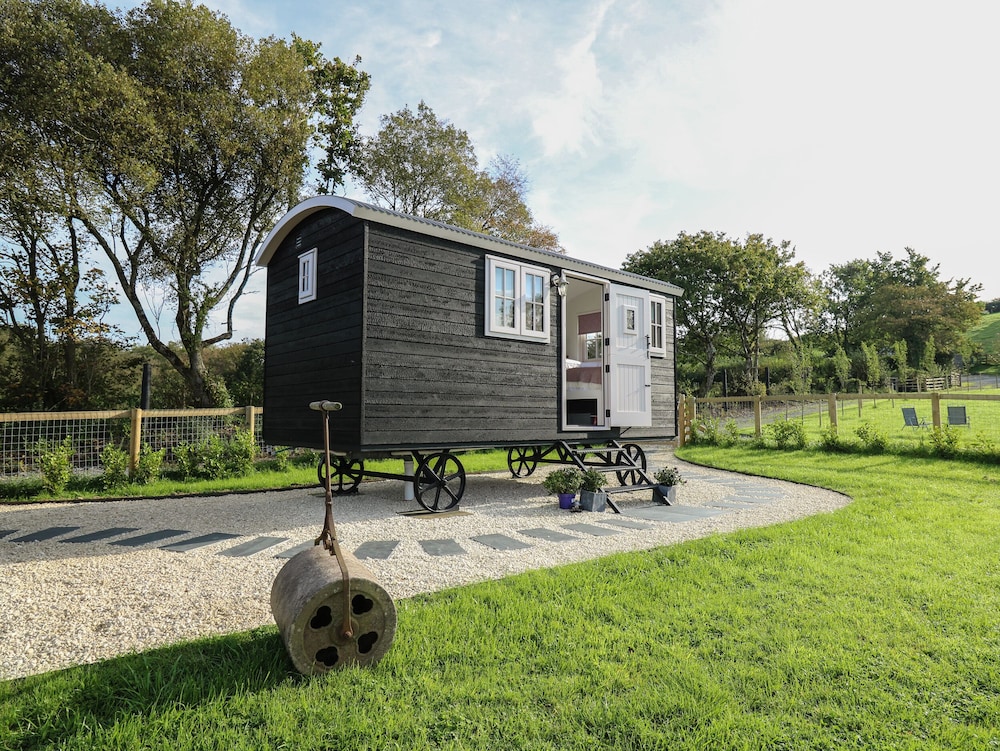Dragonfly Shepherd's Hut