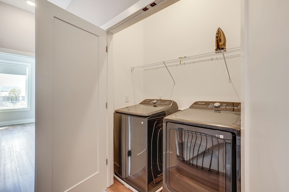 2 Mi to Dtwn: Walkable Retreat in Chattanooga!