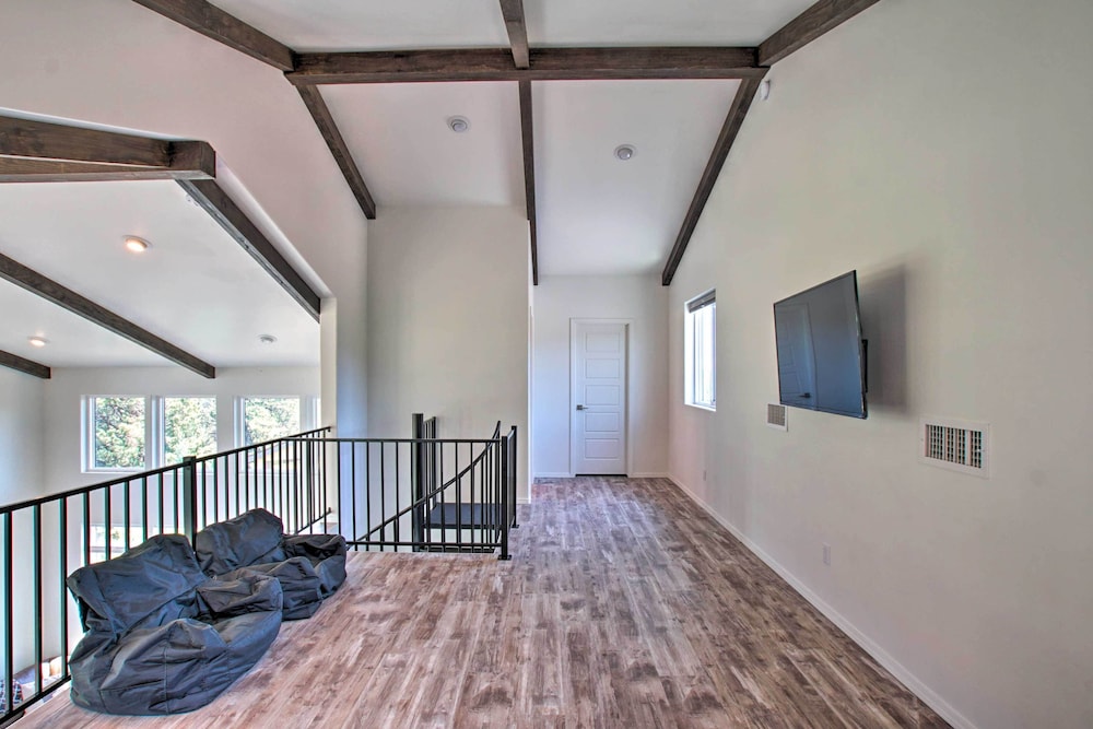 Fireplace, Mogollon Rim Views: Luxury Pine Home view 4