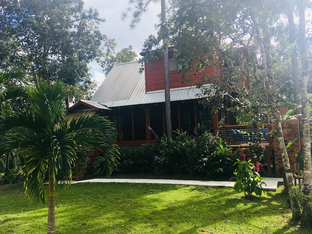 Hotel Kāne Villas - Image 1