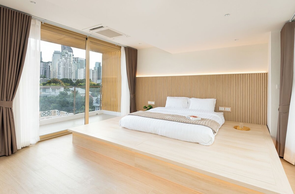 Spacious 4BR Muji Home With Loft & Pool in Ekkamai