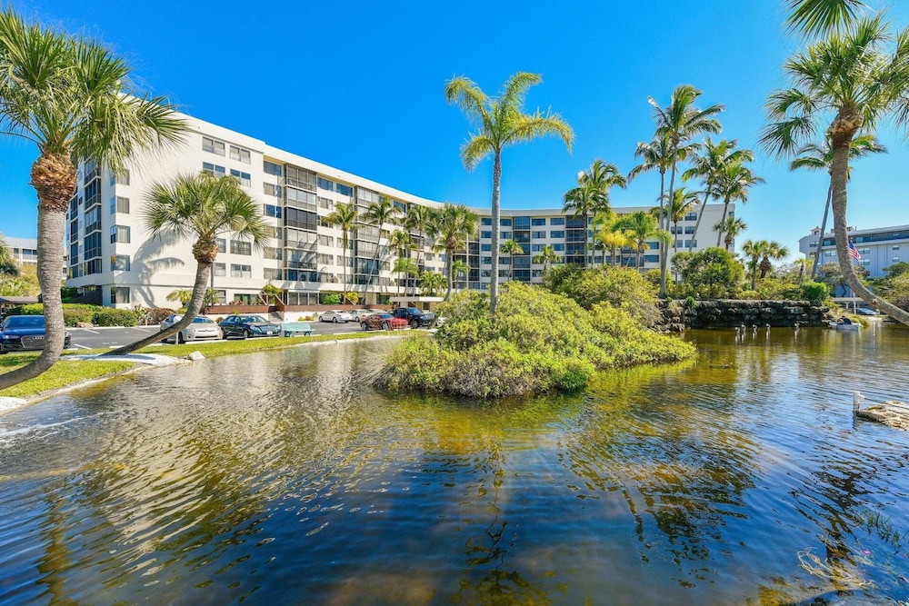 Harbor Towers Ocean View Escape