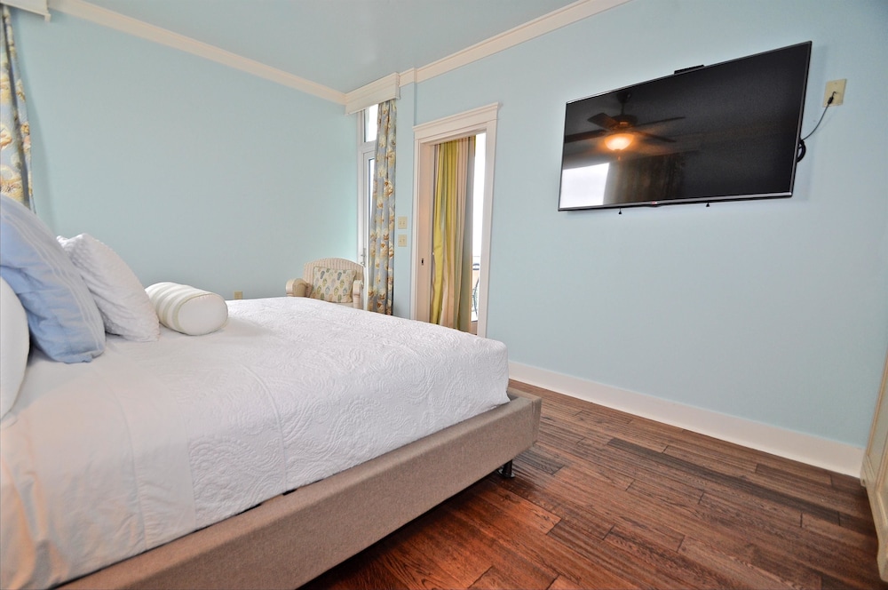 Six Palms Dreamin 2 Bedroom Condo By Coastal Dreamin view 2