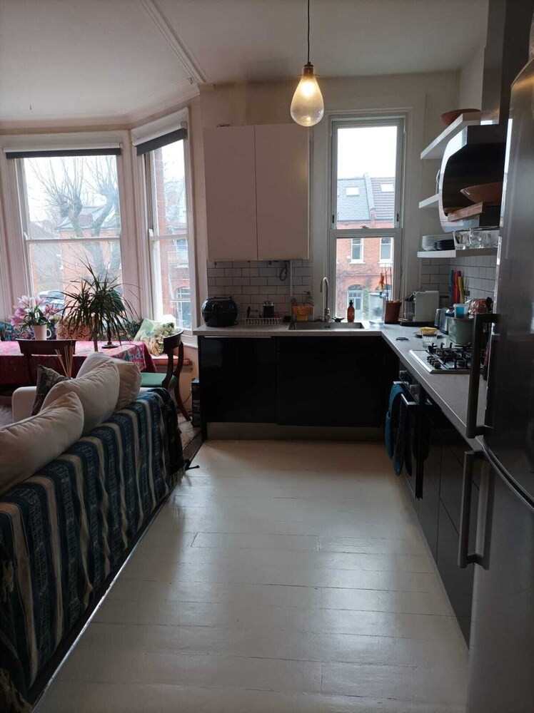 Elegant and Quirky 2BD Flat - Kensal Rise