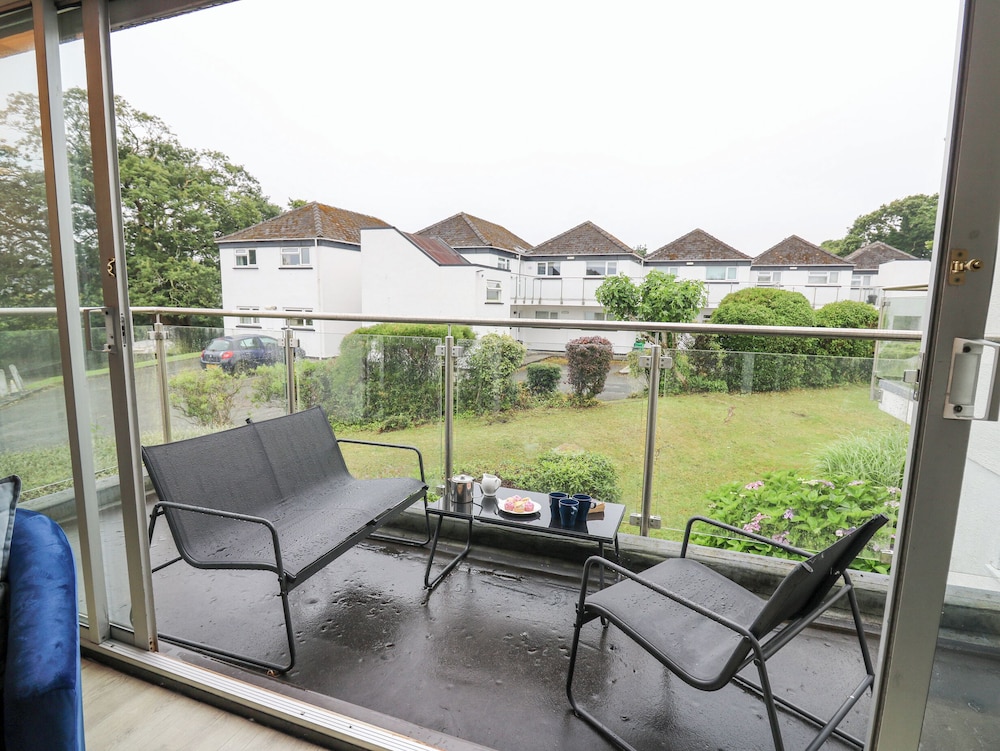 28 Coedrath Park