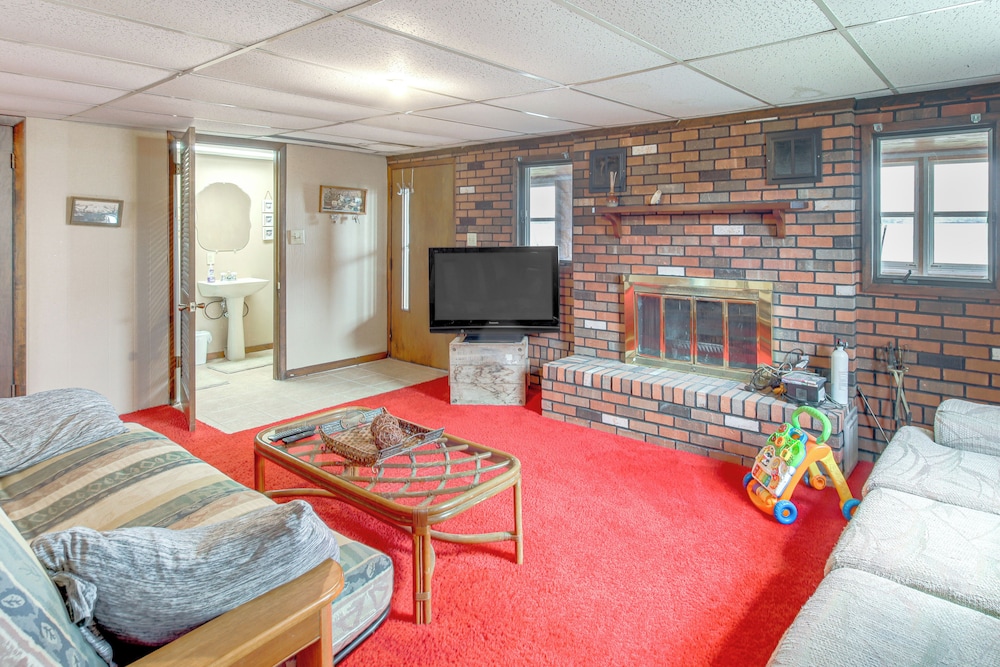 Riverfront Gem w/ Kayaks & Yard in Montrose!