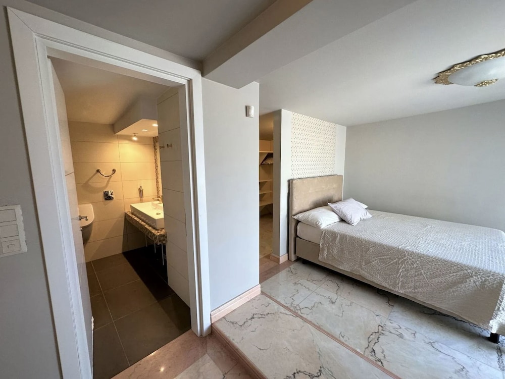Glyfada 4BDR Penthouse Gia