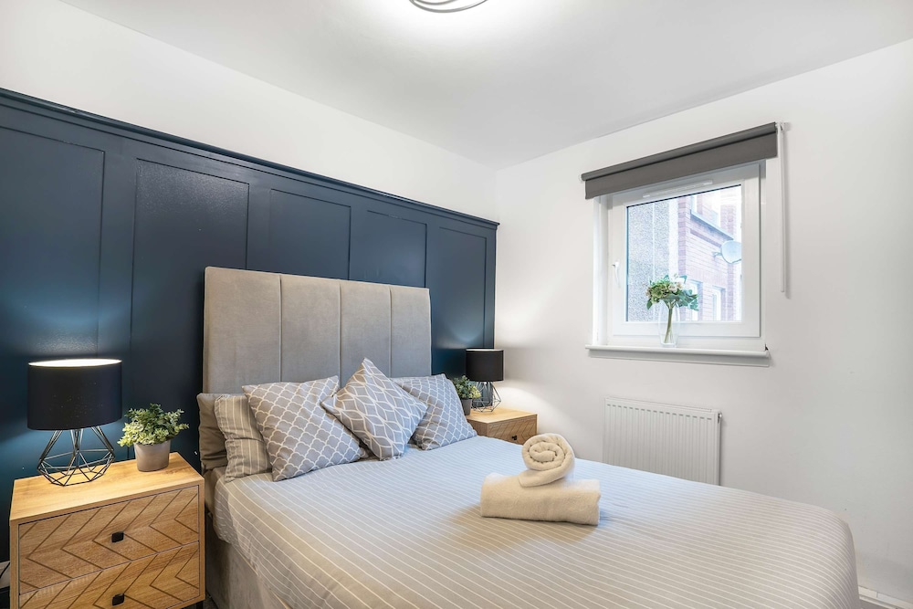 Modern 2bed Apartment-free Parking