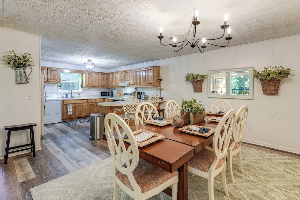 Hiwassee River Gem w/ Huge Decks: Great for Groups
