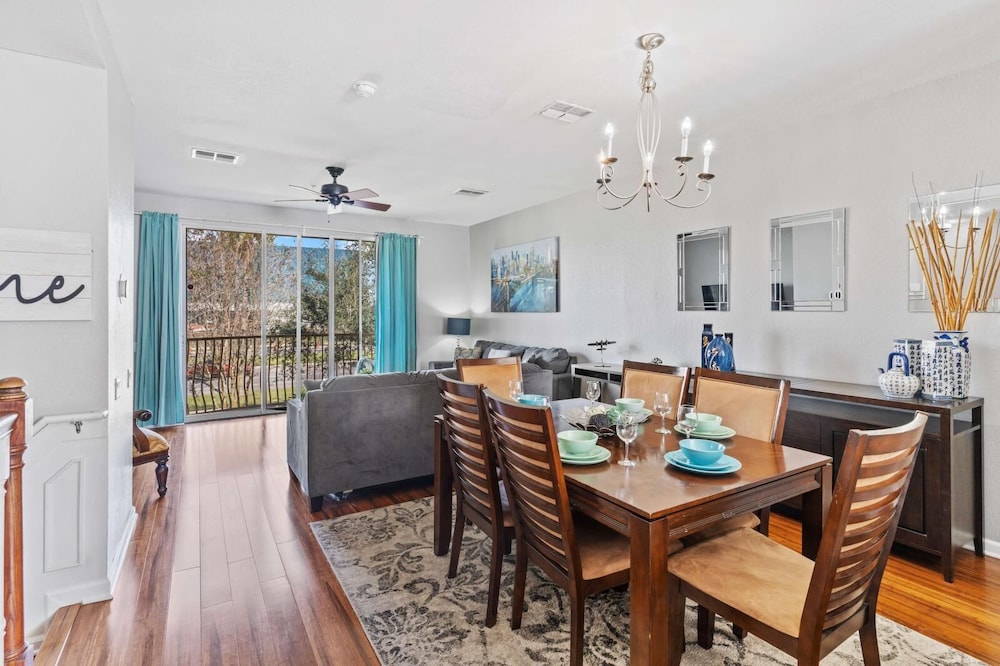 Vista Cay Swanky