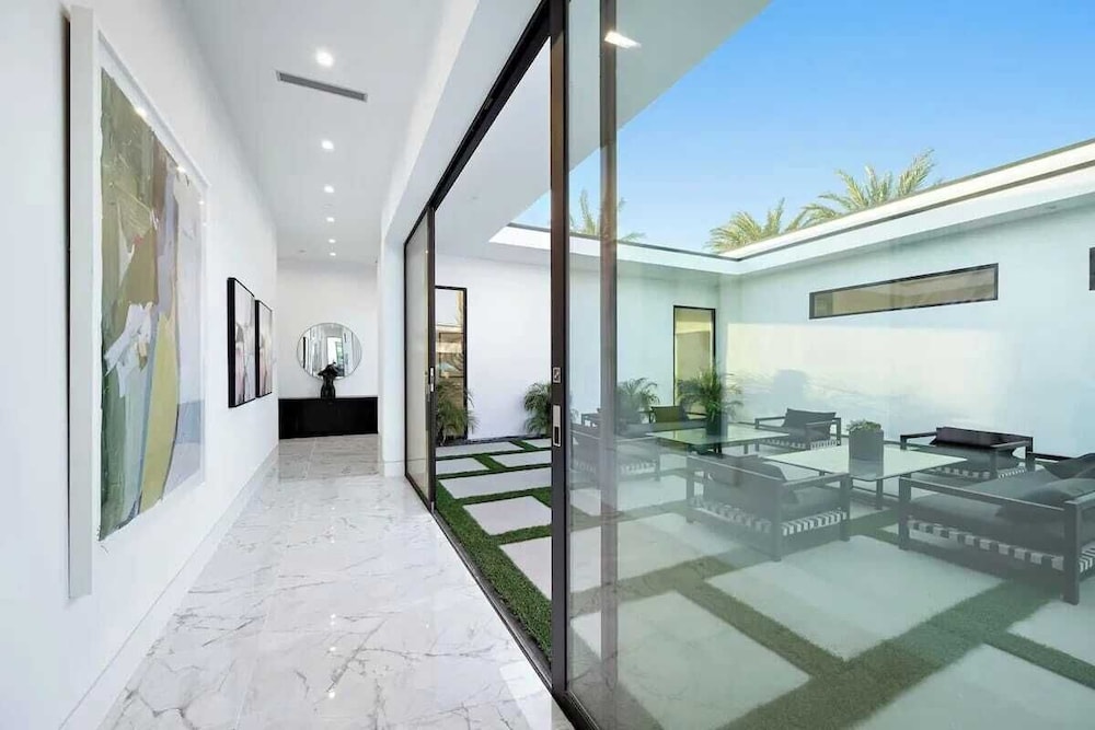Sleeps 23 Luxury Villa w/ Pool, Hot Tub & Pickleball Court Bravo Villa 10