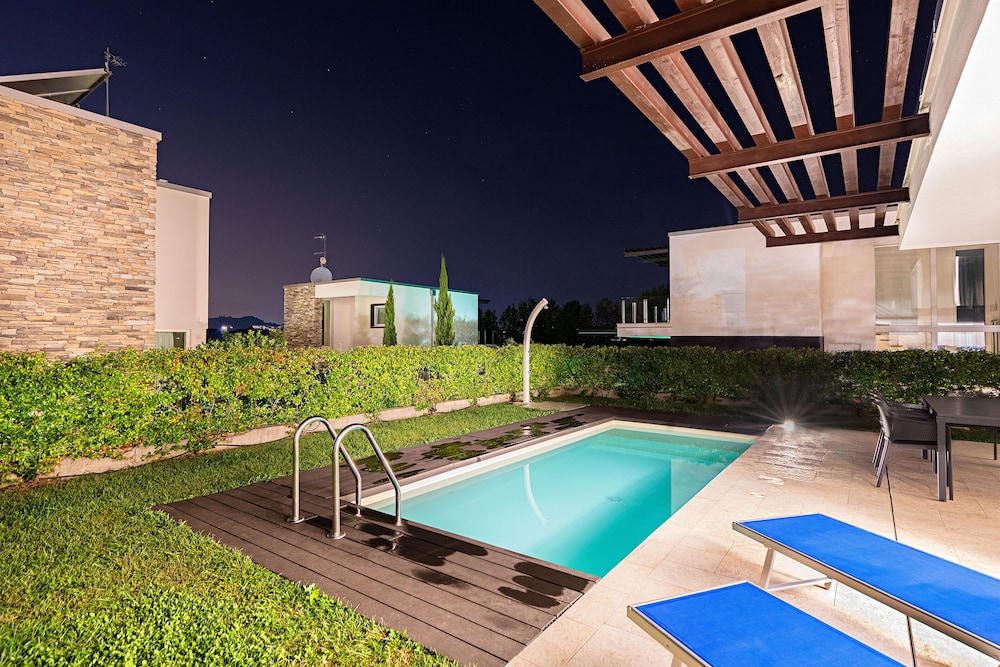 Lake Sunbeam Villa by Wonderful Italy view 5