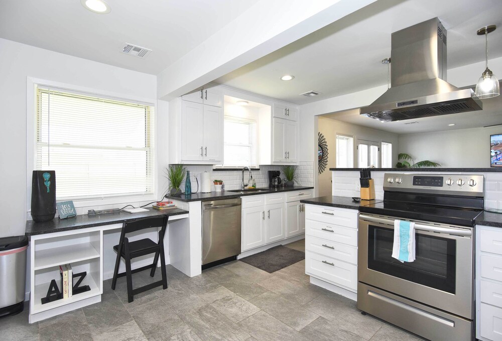 Stunning Tulsa Getaway w/ Deck: Near Downtown! view 4