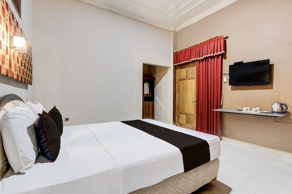 Hotel O Solo near RS JIH Solo formerly Azifa Inn