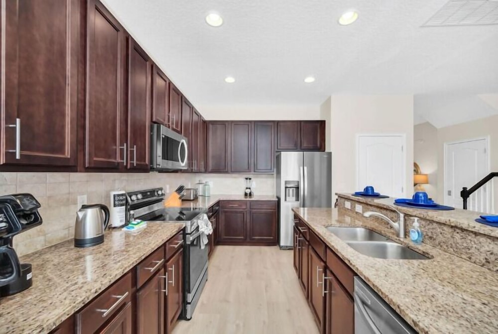 Stunner 6Br W/ South Pool, Lake View & Near Golf