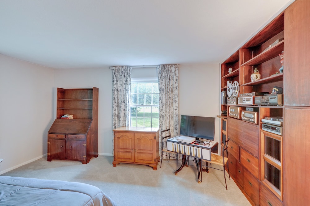 Skiing & Hiking: Water-view Home in the Berkshires view 5