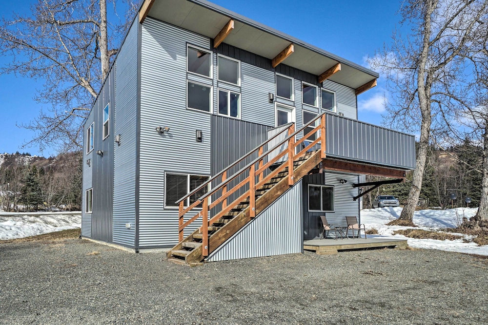 Homer Vacations - Pet-friendly Duplex w/ Northern Lights Aurora View - Property Image 2