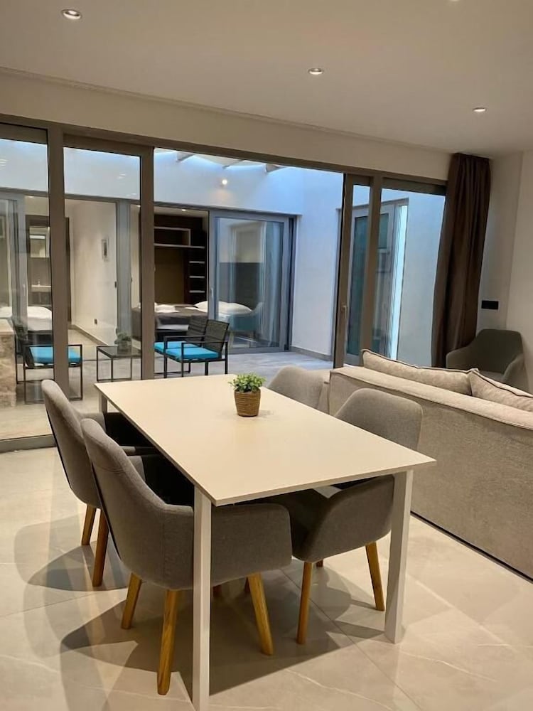 Sutivan Luxury Apartments view 5