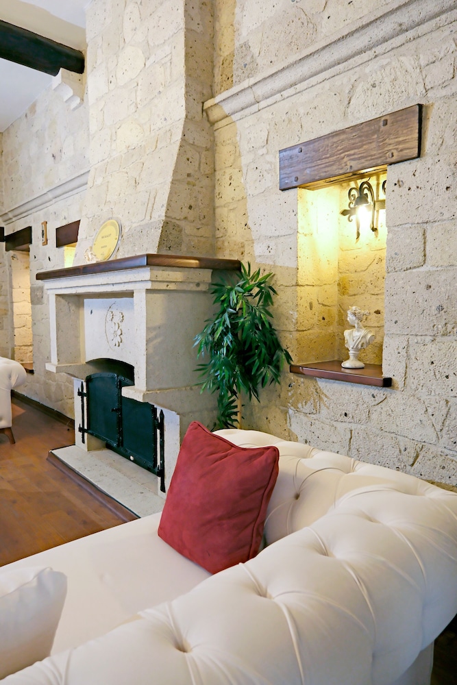 Mai Alaçatı