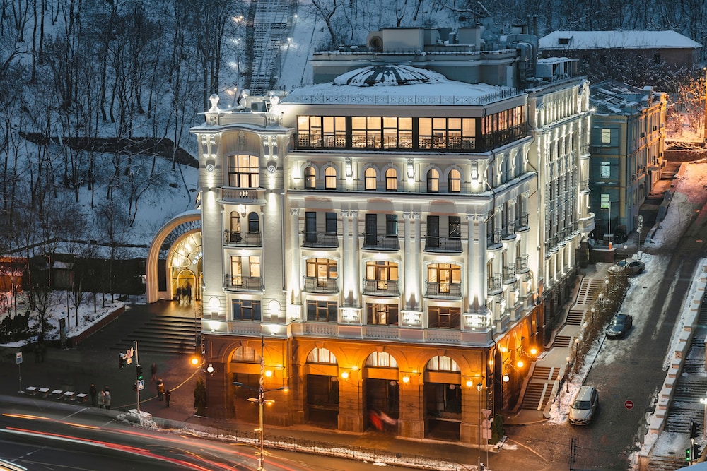 Riviera House
