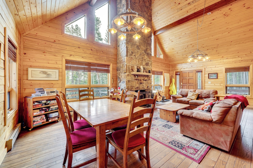 4 Mi to Rmnp: Allenspark Cabin w/ Wraparound Deck!
