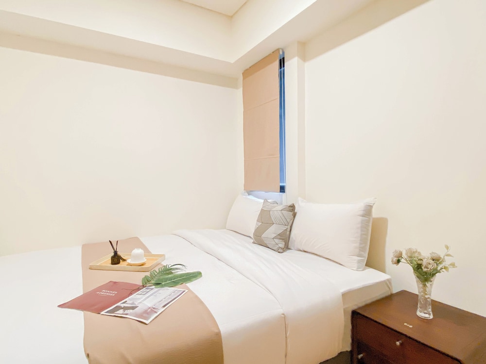 Warm And Cozy 1Br With Makeup Room At Meikarta Apartment