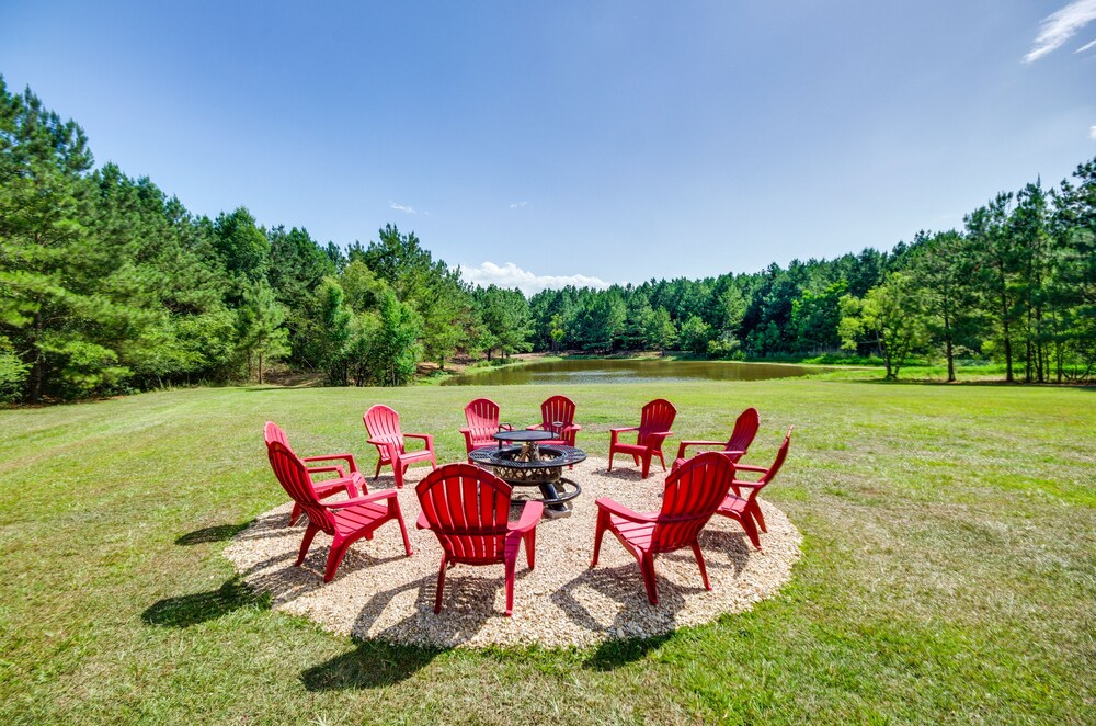 Cozy Summit Cabin w/ Hiking Trails  Fishing Pond! - Property Image 9