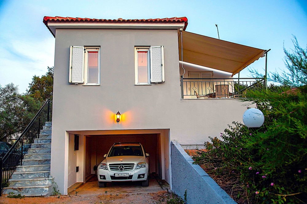 Romanos Beach Villas