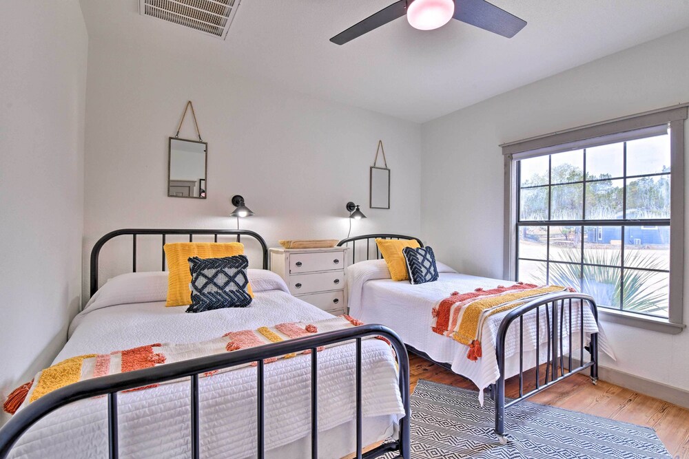 Graford Cabin w/ Rooftop Deck & Lake Views! view 4